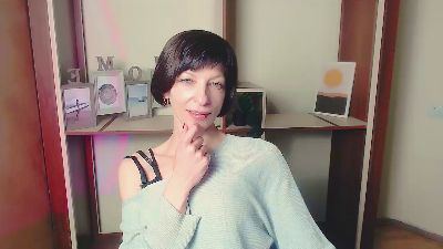 AngelinaLess_ from United States