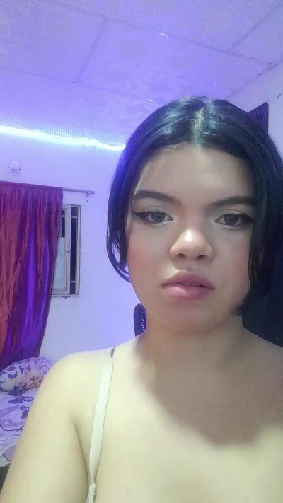 LittleAkari from Colombia